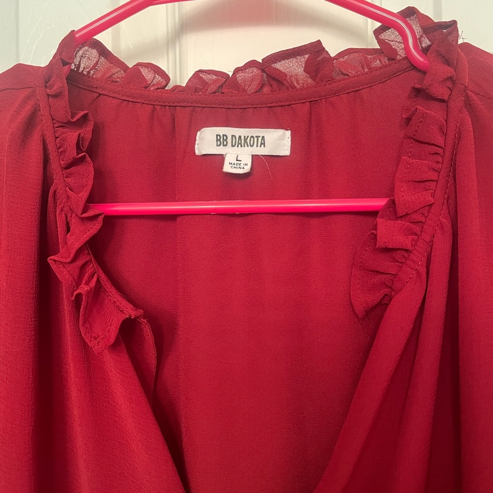 Gorgeous red ruffled sleeve shirt